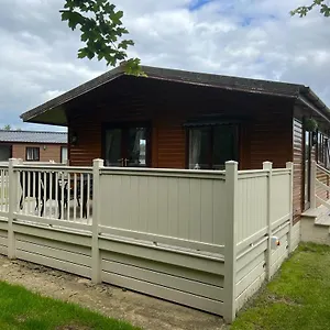Lodge Woodland With Hot Tub